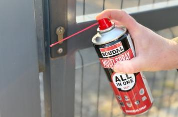 Uniwersalny Spray 8 w  1. Czyści. Smaruje. Zabezpiecza