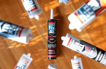 Widok na wszystkie kleje Fix All marki Soudal