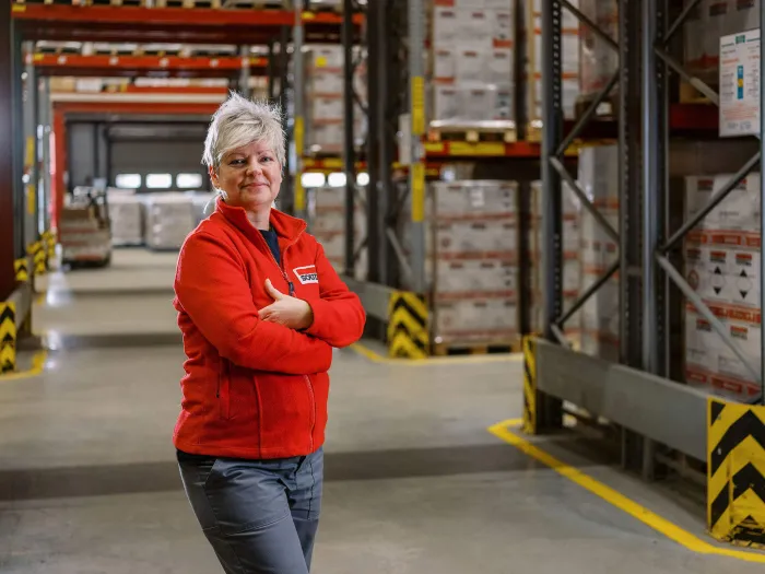Pracownik w magazynie Soudal